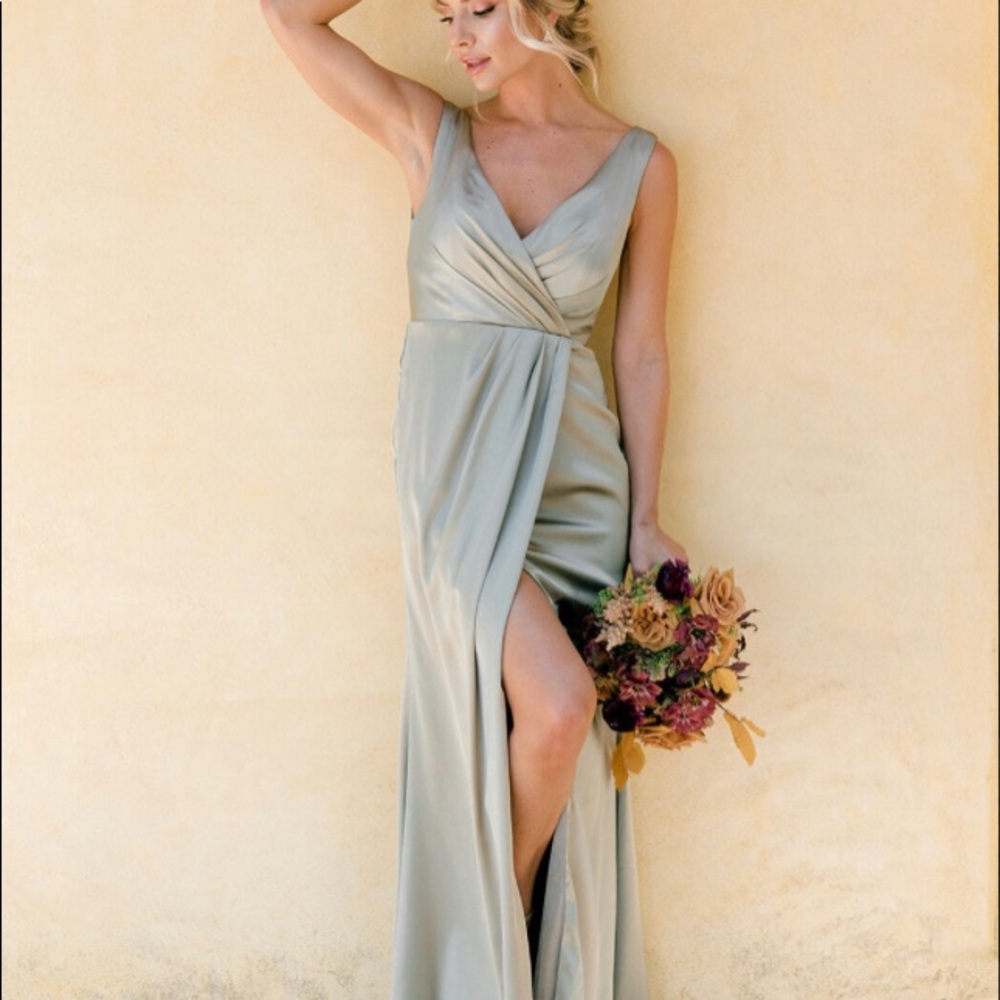 New with tags Revelry Blair Dress, Taupe, Size 6 Petite MSRP $189